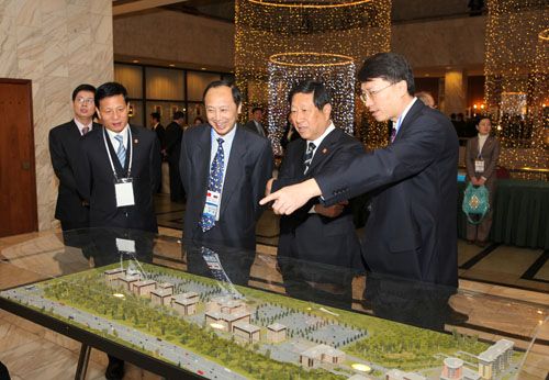 發改委主任張平視察格林伍德展臺